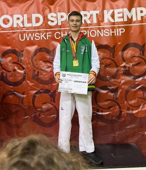 Rúben Teixeira sagra-se campeáo do Mundo de Semi-Kempo