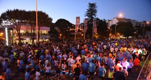 Corrida nocturna de oito quilómetros em Oeiras