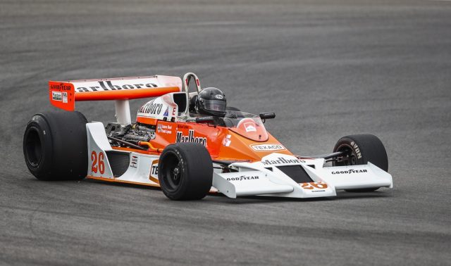 McLaren M26