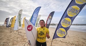 Francisca Veselko sagra-se campeã nacional de Surf