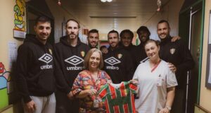 Atletas do Estrela da Amadora na Pediatria do Amadora-Sintra