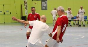 Walking Football: futebol jogado sem correr ideal para idosos activos