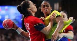Brasil surpreende Espanha e assume liderança do Grupo B Brasil surpreende Espanha