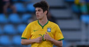 AVS a um pequeno passo de garantir Lucas Piazon Lucas Piazon