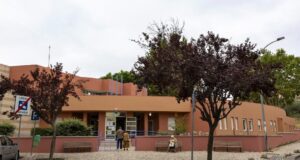 Utentes protestam contra condições do Centro de Saúde da Brandoa