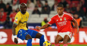 Estoril Praia: Eliaquim Mangala renova contrato por uma temporada estoril praia
