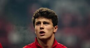 Futuro de João Neves passa mesmo pelo PSG