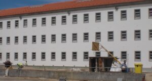 Dois presos atacam guardas-prisionais no Linhó Estabelecimento Prisional de Sintra