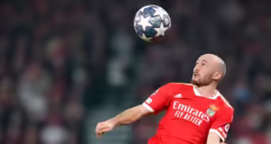 Aursens apto para jogo com Estrela Vermelha