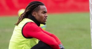 Lesão na coxa direita complica vida a Renato Sanches