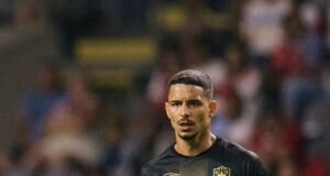 Estrela Amadora empresta Gustavo Henrique ao Dibba SCC