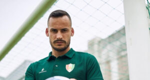 Bruno Brígido (Est. Amadora) próximo do Ac. Viseu