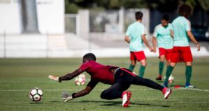 Samuel Soares titular em Faro