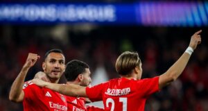 Benfica perde com Barcelona (5-4) em jogo eletrizante