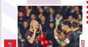 Benfica soma sétima vitória consecutiva e cola-se ao Sporting… à condição