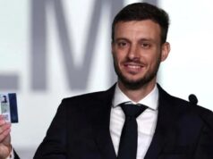 Martín Anselmi próximo da porta de saída do Dragão