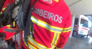 Fogo em prédio na Amadora mobiliza 33 operacionais e 13 viaturas