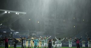 Sporting ganha no Estoril e cola-se ao FC Porto