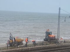 Passeio Marítimo de Algés destruído pelo mau tempo obriga a intervenção urgente
