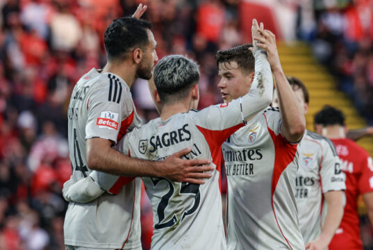 Liga Portugal Betclic: Benfica vence Santa Clara e coloca pressão nos rivais