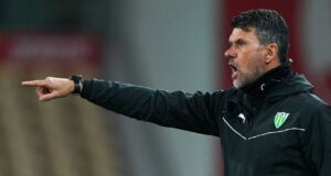 Tondela: Cristiano Bacci agride Gilberto Coimbra e é despedido