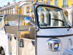 Marcha lenta de tuk-tuks condiciona trânsito em Sintra