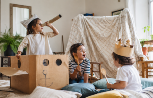 O poder do imaginário: brincar sem precisar de muito