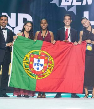 Alunos de Massamá criam caneta inteligente para ajudar na deteção precoce da anemia