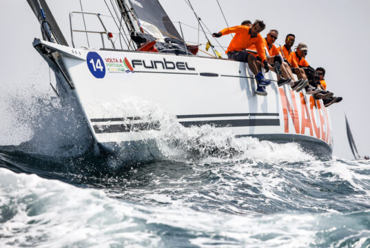 Volta a Portugal à Vela começa com espetáculo e sob o signo do equilíbrio