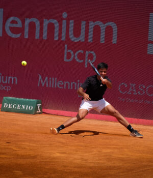 Tiago Torres elimina antigo top 20 e segue para a 2ª Ronda do Millennium Estoril Open