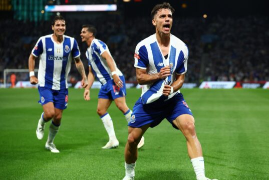 Liga Portugal Betclic: FC Porto derrota Arouca e assume a liderança da classificação