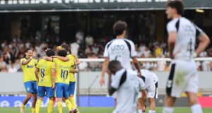 Liga Portugal Betclic: Arouca surpreende V. Guimarães e assume a liderança da “geral”
