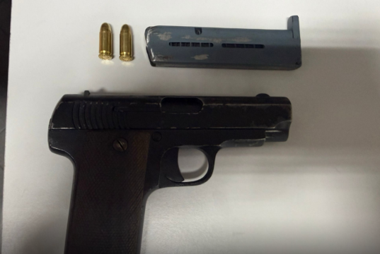 Homem detido com arma de fogo proibida em Mem Martins