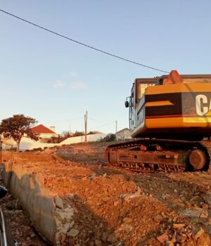 Antigos tanques do Cacém dão lugar a um terreno vazio e levantam questões sobre o futuro
