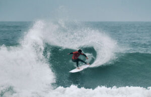 Peniche decide título nacional de surf entre Francisco Ordonhas e Guilherme Ribeiro