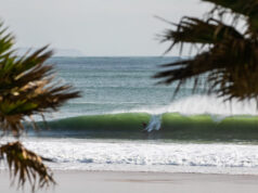 Capítulo Perfeito regressa a Carcavelos com 16 surfistas à espera dos tubos ideais